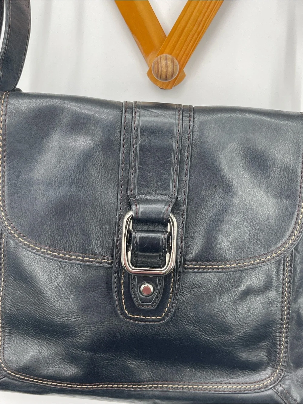 ⭐️Vintage Fossil Black Leather Bag with Silver Hardware Perfect for fall!